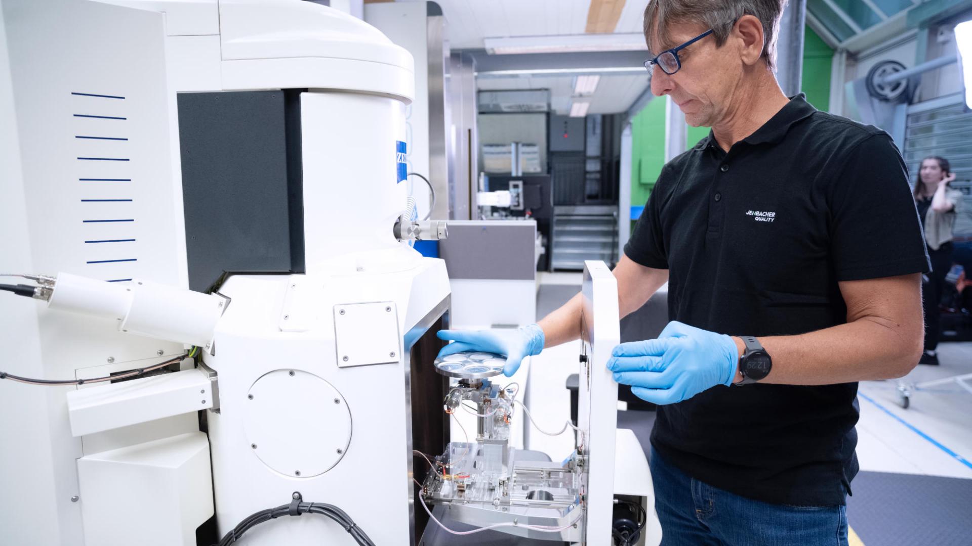 อิเล็กตรอนไมโครสโคป ZEISS EVO มีบทบาทสำคัญในการค้นพบและกำจัดแหล่งที่มาของการปนเปื้อนที่อาจเกิดขึ้น