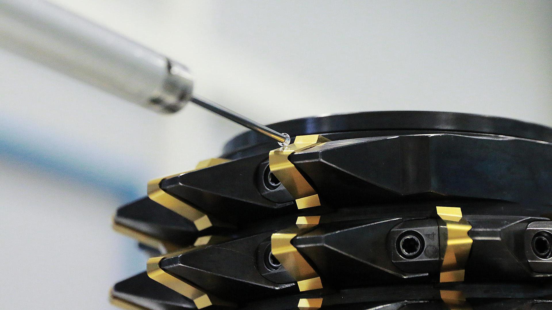 หัววัดเพชรที่เคลื่อนที่ไปตามขอบตัดของ CoroMill 177 hob