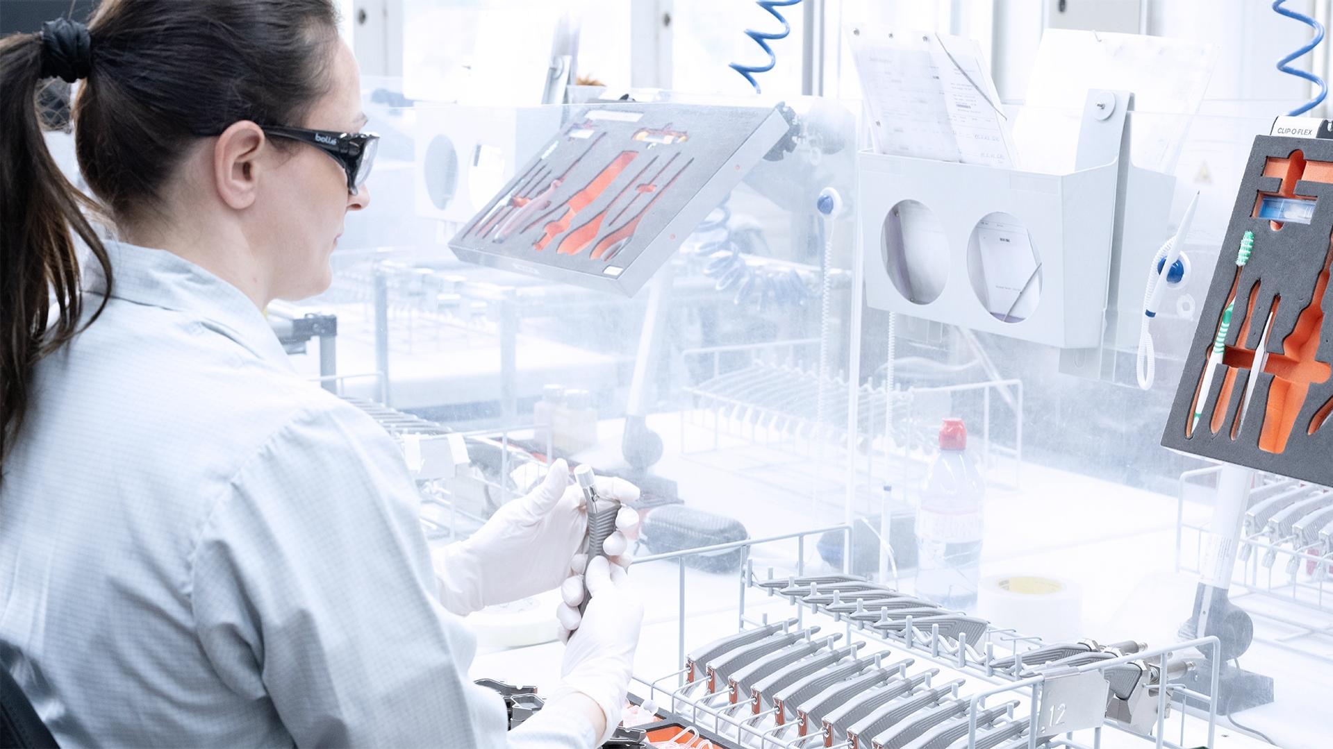 ไม่มีอะไรจะง่ายไปกว่านี้แล้ว: โซลูชัน ZEISS ที่ผสานเทคโนโลยี AI ตรวจสอบการเคลือบผิวของรากฟันเทียมโดยอัตโนมัติ