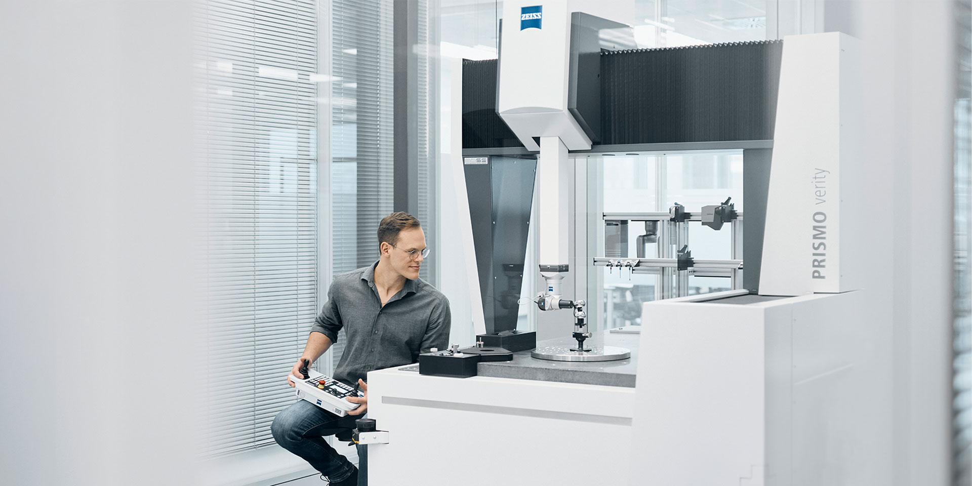 ยุคใหม่เริ่มต้นด้วย ZEISS PRISMO verity