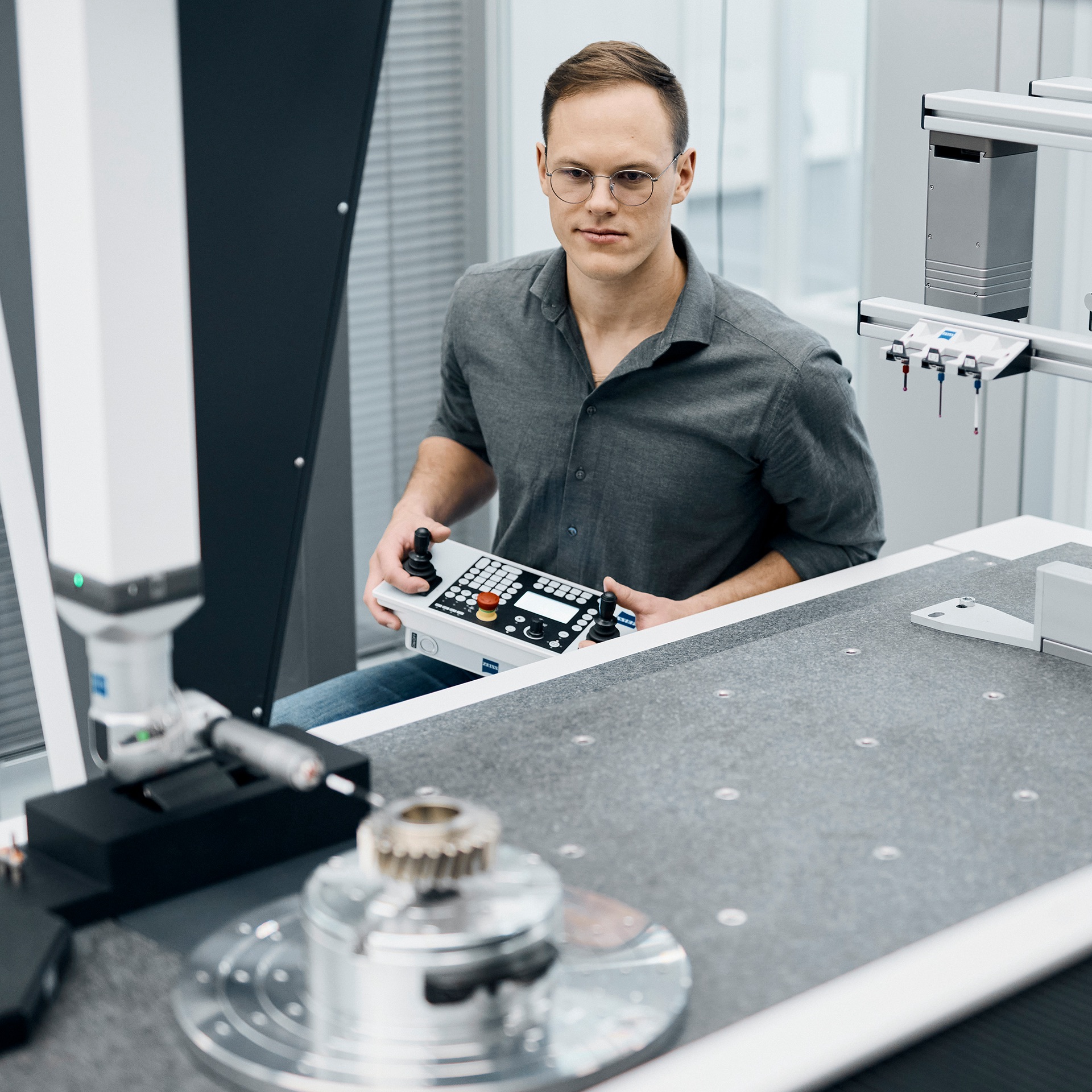 ความเร็วและตัวเลือก ZEISS VAST Rotary Table Axis
